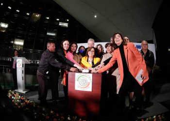 Iluminan Senado de naranja por “Día Internacional de la Eliminación de la Violencia contra las mujeres y las niñas”￼
