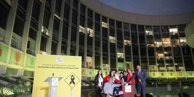 Iluminan de amarillo el Senado con motivo del “Día Mundial en Recuerdo de las Víctimas de Siniestros Viales”￼