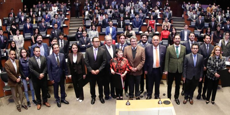 Inaugura Senador Ricardo Monreal Primer Modelo Parlamentario Universitario, de Derecho-UNAM