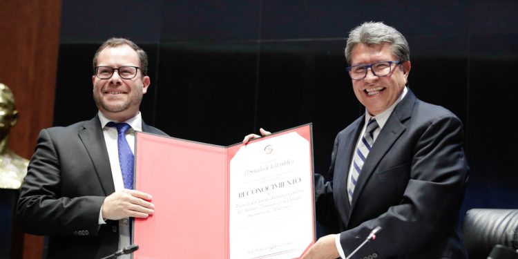 Las nuevas generaciones deben involucrarse ya, al quehacer público, llama Ricardo Monreal￼