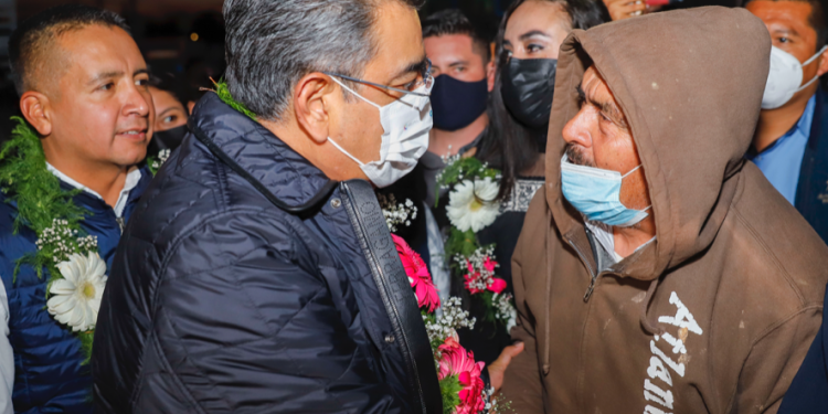 Céspedes Peregrina entregó calentadores solares, estufas ecológicas y producto lácteo