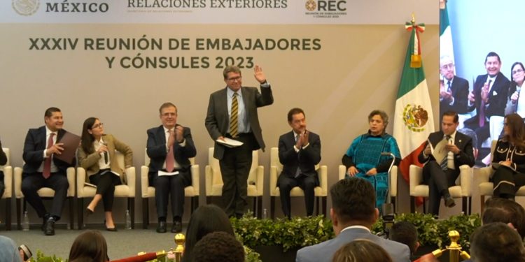 Encabeza Ricardo Monreal reunión con titular de la SRE, embajadores y cónsules de nuestro país￼