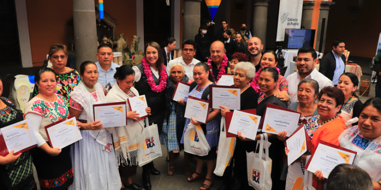 Entrega Turismo reconocimiento “Grandes Sazones de Puebla” a cocineras tradicionales