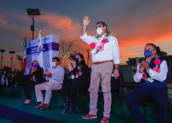 Gobernador de Puebla  inauguró en la junta auxiliar San Rafael Comac el adoquinamiento de calles y la Unidad Deportiva “Comac”