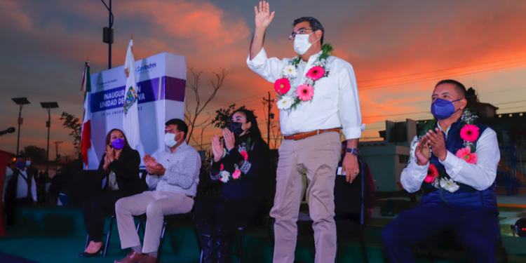 Gobernador de Puebla  inauguró en la junta auxiliar San Rafael Comac el adoquinamiento de calles y la Unidad Deportiva “Comac”