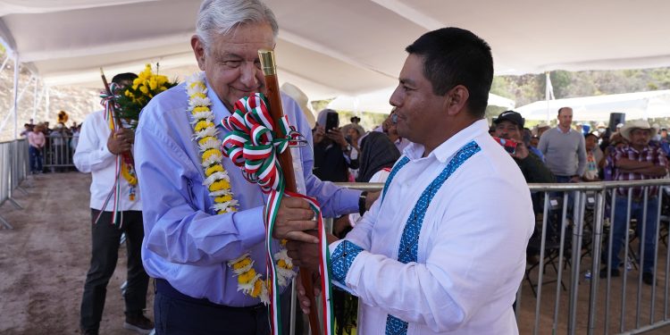 Gobierno de México dialoga con comunidades para terminar construcción del camino Oaxaca-Puerto Escondido￼