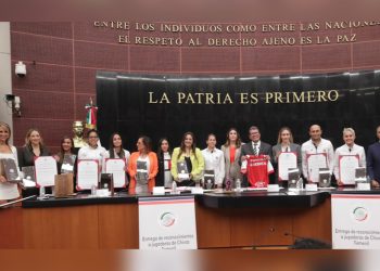 Homenaje en el Senado a “Chivas Femenil” y a periodistas deportivas￼