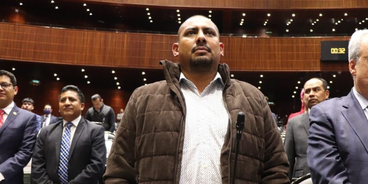 Pide senador Elí Cervantes reforzar mesas de diálogo para resolver el tema de taxistas y Uber en Quintana Roo￼