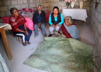 Reciben habitantes de Ahuatempan acciones del programa Piso Firme