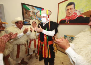 Conmemora Rutilio Escandón el Día Internacional de las Lenguas Maternas