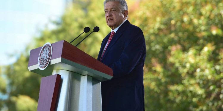 Mexicanos se reconocen en Bandera Nacional aun en las diferencias, afirma presidente