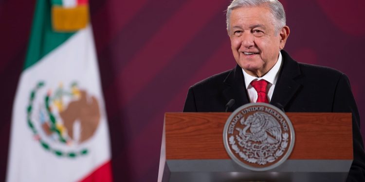 México envía a Chile ayuda de especialistas en control de incendios￼