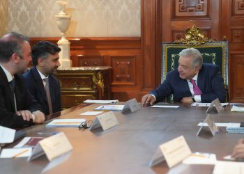 Presidente da seguimiento a proyectos con Tesla￼