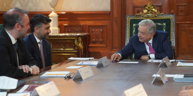 Presidente da seguimiento a proyectos con Tesla￼