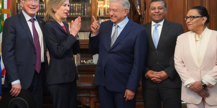 Presidente supervisa con autoridades de EE.UU. tráfico de armas y fentanilo