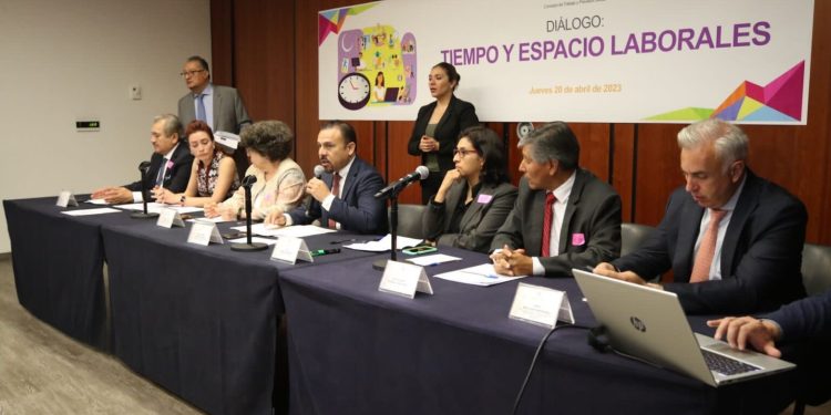 Ya logramos vacaciones dignas, ahora vamos por la reducción de la jornada laboral: senador Ricardo Velázquez